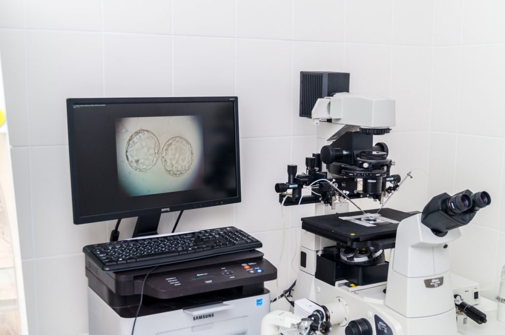 Эмбрионы под микроскопом
«Центр ЭКО»  