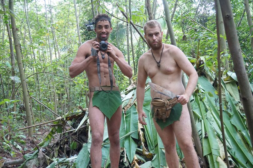 двое студентов в джунглях