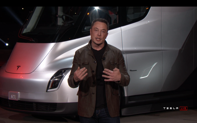 Грузовик  Tesla Semi и Илон Маск 
