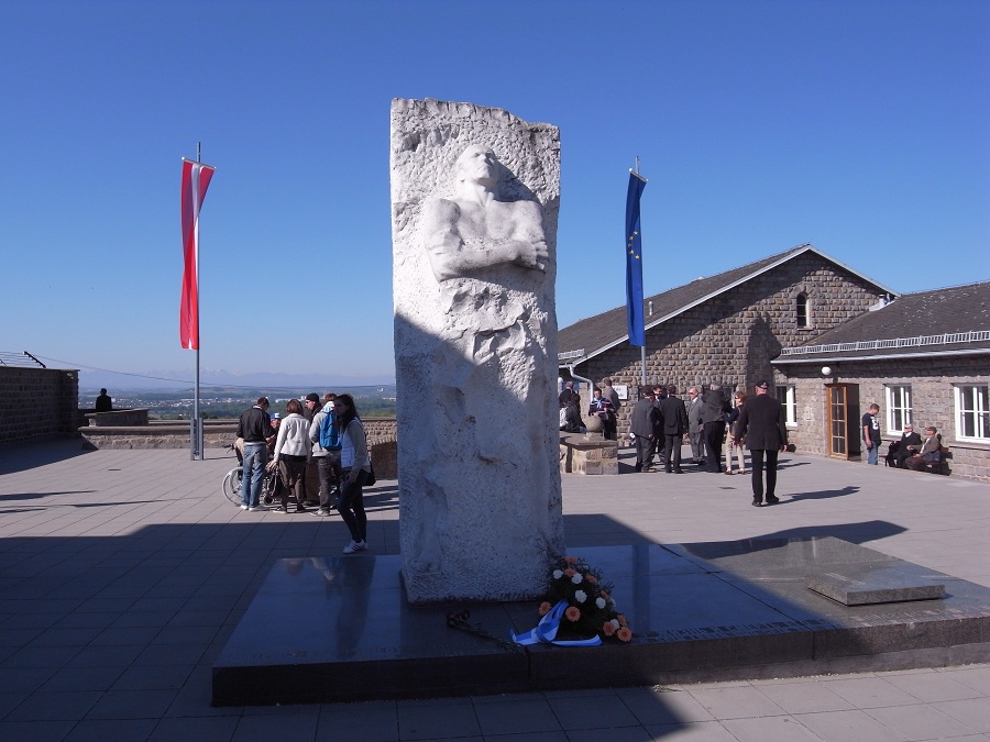 Памятник генералу Д. М. Карбышеву на территории бывшего концентрационного лагеря Маутхаузен, Австрия. 